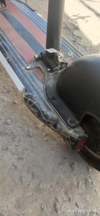 Электросамокат HUGO