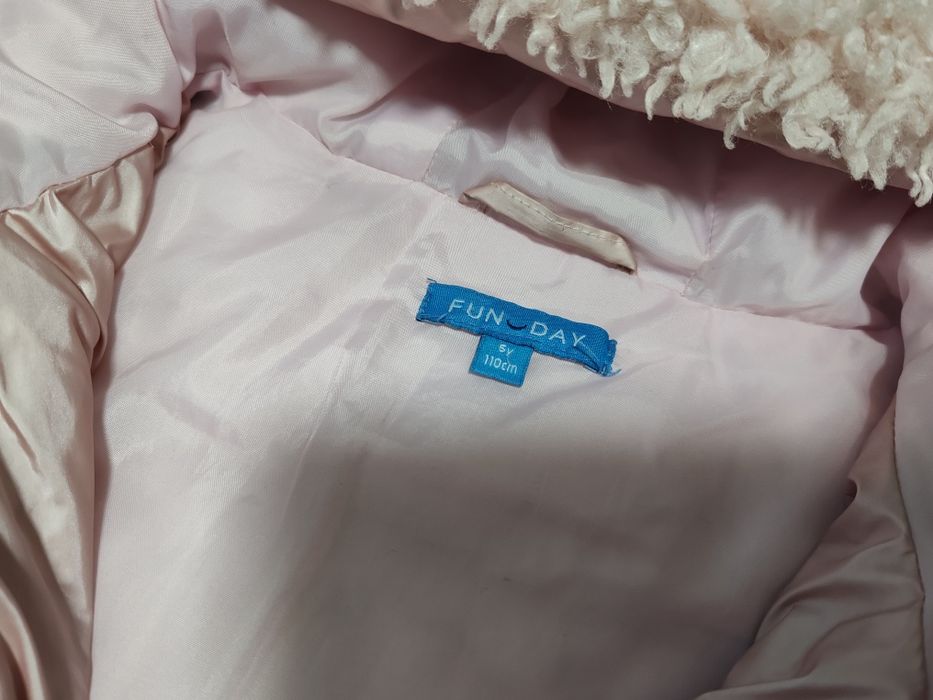 Куртка на девочку 4-5 лет