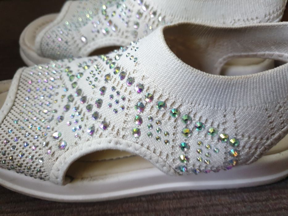 Детская обувь,летняя и ботинки осенние