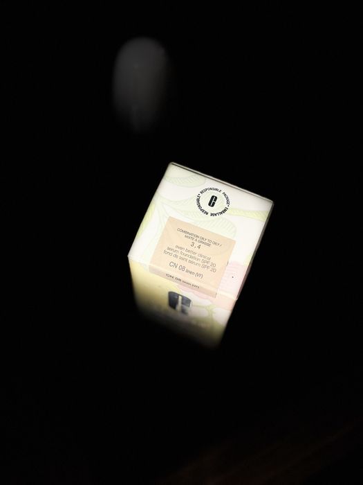 Фондютен на марката CLINIQUE