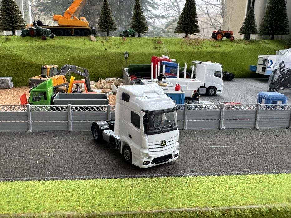 Cap tractor herpa volvo daf mercedes scara 1/87