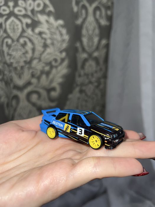 Продам модельки гольф 3 1:64