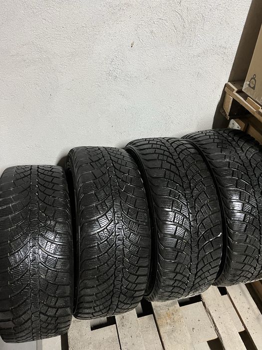 Cauciucuri iarna kumho 245/45 r17 99v + janta aliaj dezent r17