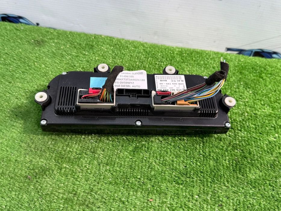 PANOU COMANDA AC / CLIMA SKODA SUPERB II Combi 2010 2.0 DIESEL COD OEM 3T0907044AR 5HB009749 - 44 2008-2015