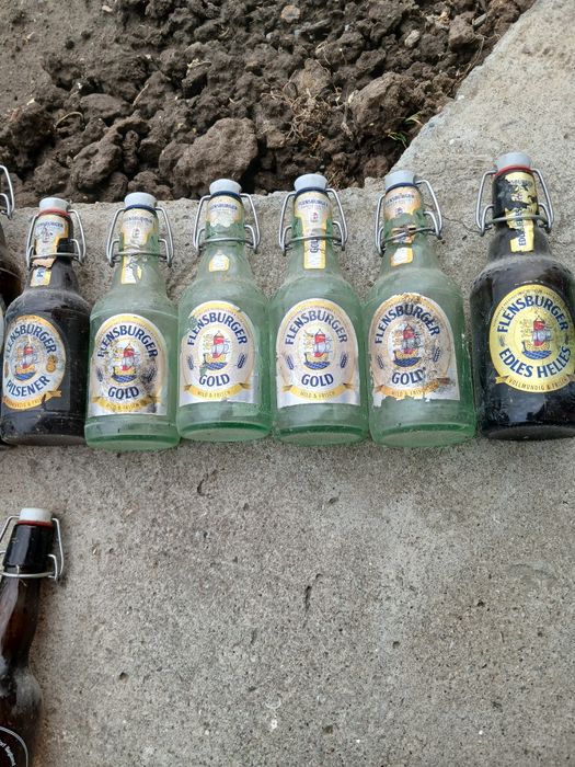 Празни бирени шишета