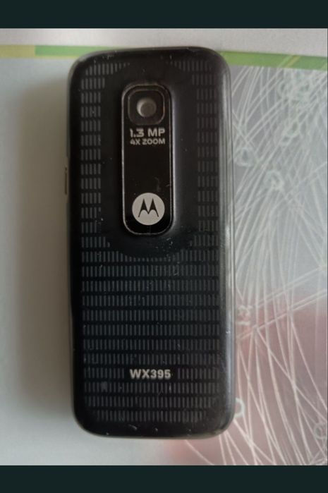 Telefon cu camera foto și tastatura, foarte bine întreținut arată ca nou, stare perfectă de funcționare. 
Este mic robust și foarte practic.