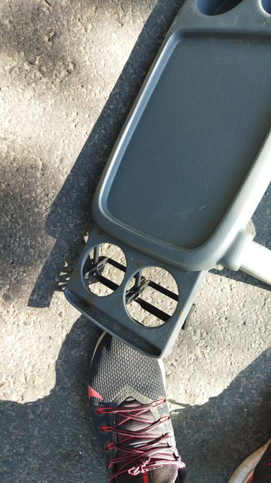 Продам столик между сидений