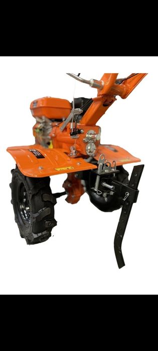 Вспахиваю огород культиватором