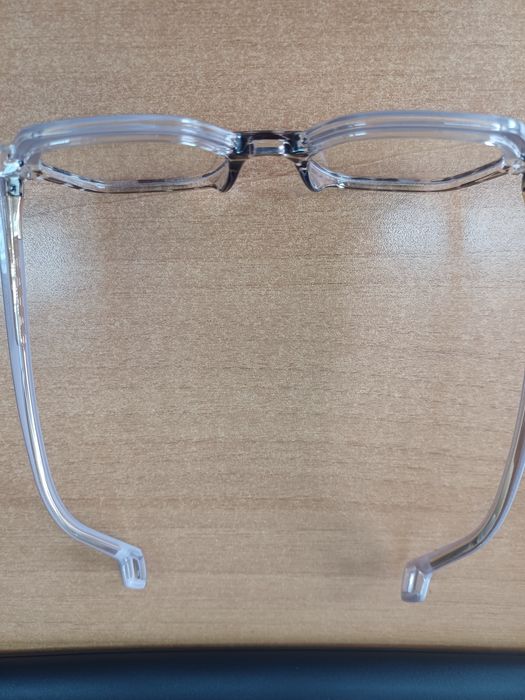 Чисто нова рамка за очила