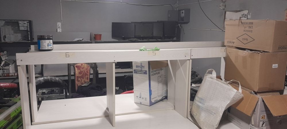 Продается кампютеры ,стол  аксесуары