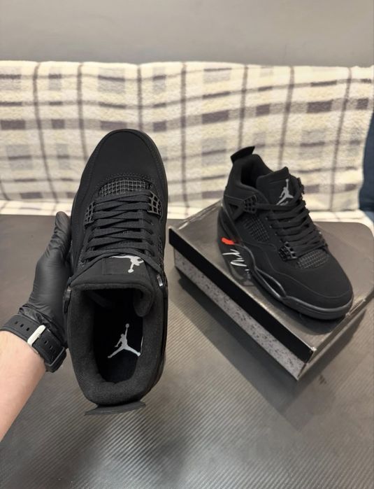 Adidasi “Jordan 4 Black Cat” (Sigilat)