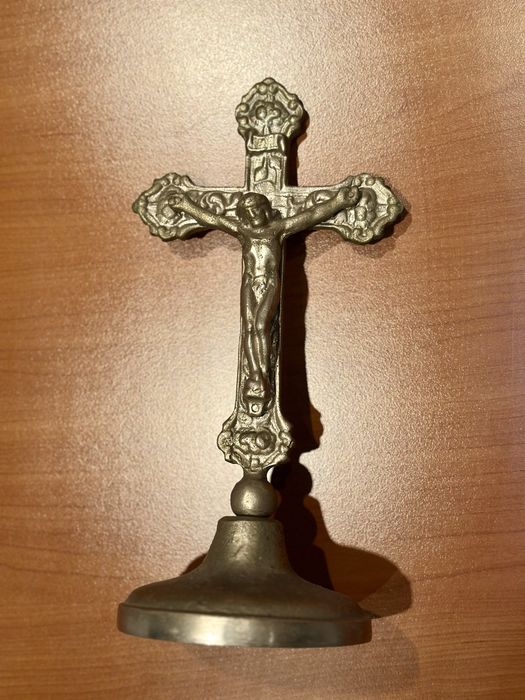 Crucifix vechi din fontă, 25 cm, cu picior masiv
