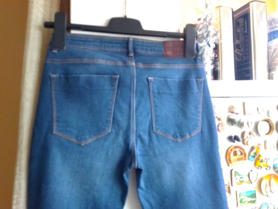 Дамски дънки два броя.