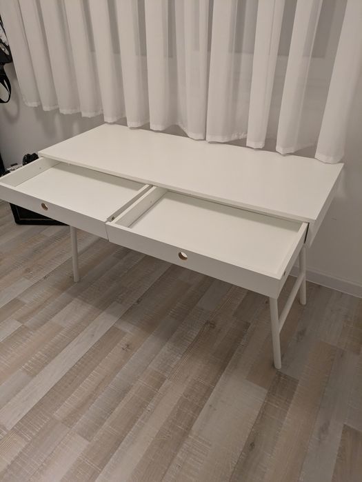 Vând Birou Alb MDF