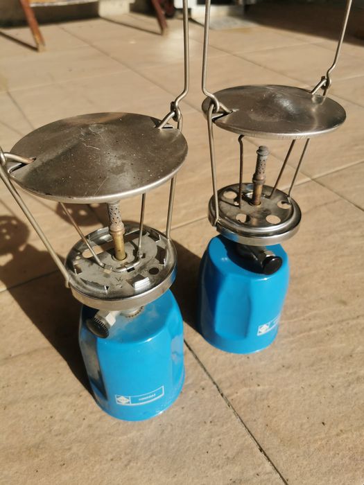 Petromax pe butelie de gaz.