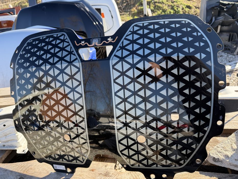 Решетка BMW IX20/I20