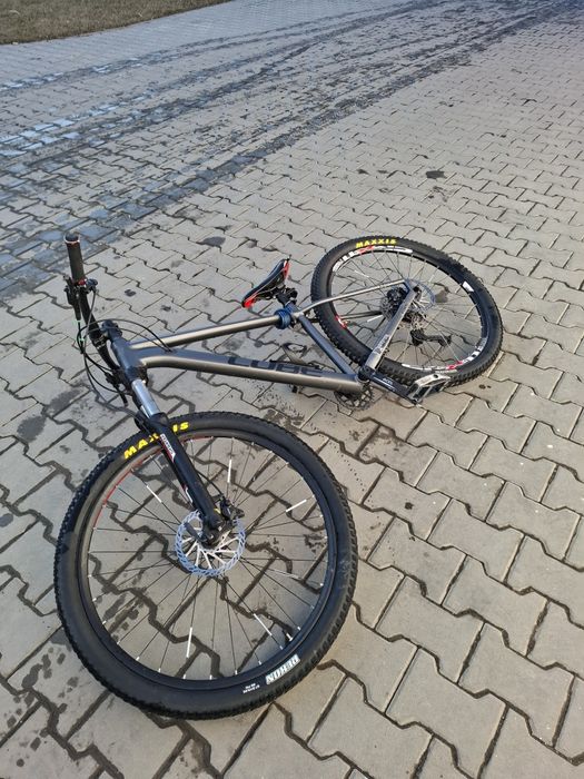 Vînd bicicleta cube aim ex, în stare perfecta