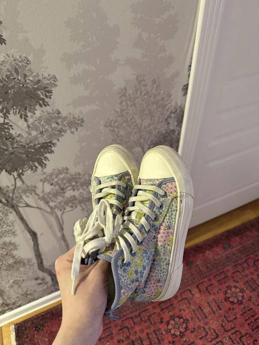 Продам кеды на девочку