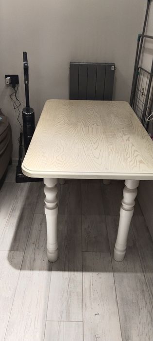 Продам стол,без стульев