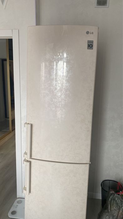 Холодильник срочно продам