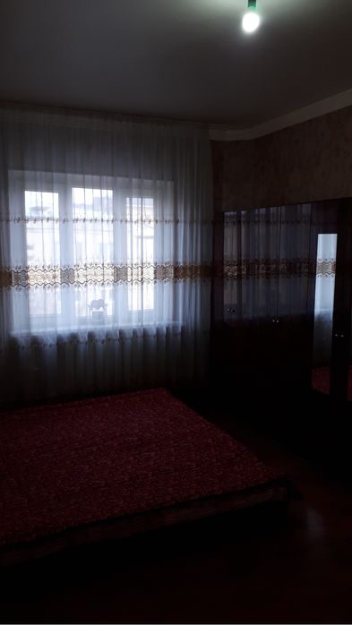 Kvartira sotiladi 1 xona 42 kv balkon 2*6