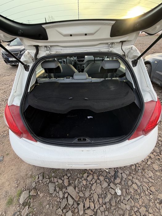 Пежо 208 1.3 82 кс бензин 2012г на части