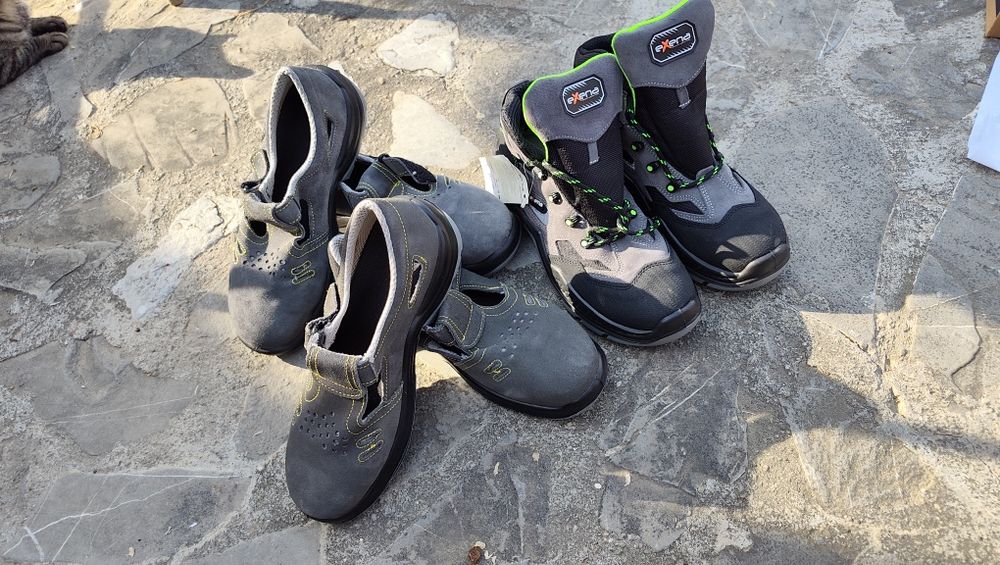 Bocanci protecție Nr 42 dețin 4 perechi