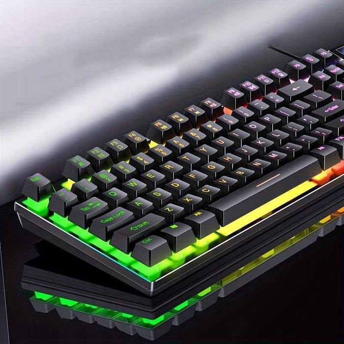 Tastatura gaming iluminata LED RGB silentioasa cu bloc numeric USB