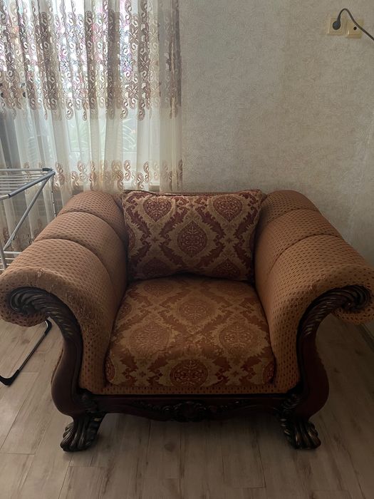 Диван и кресло. Отдам даром