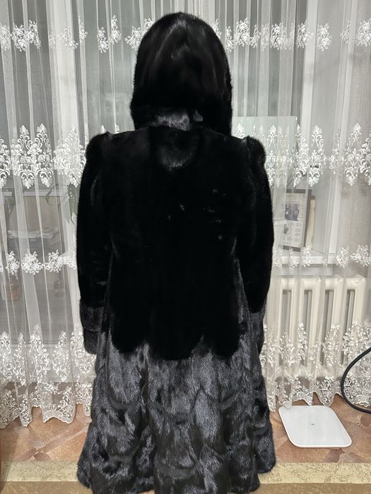 Продам норковую шубу