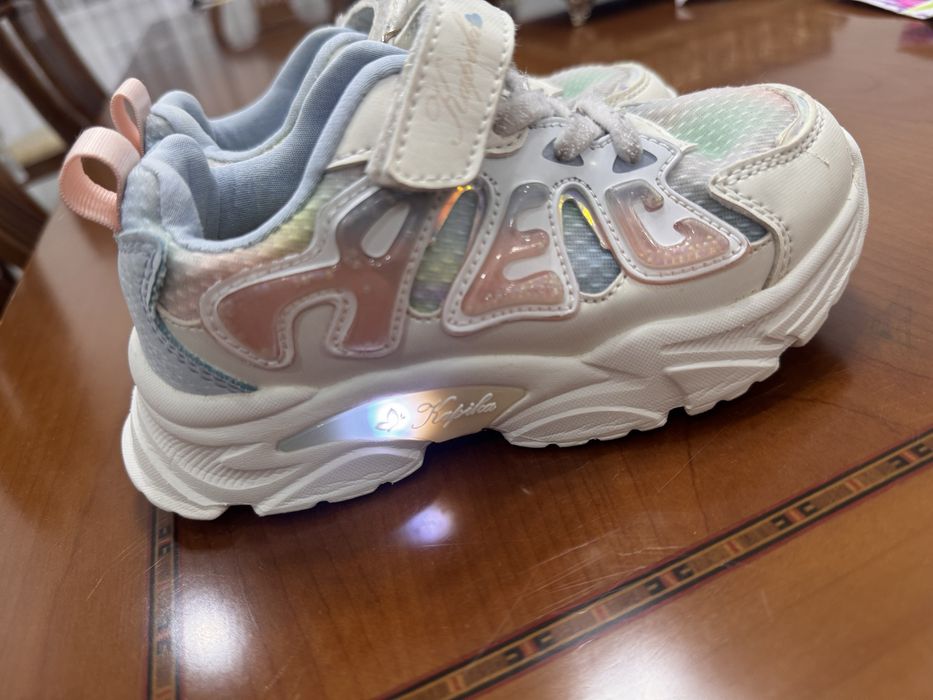 Продам Кроссовки Детские