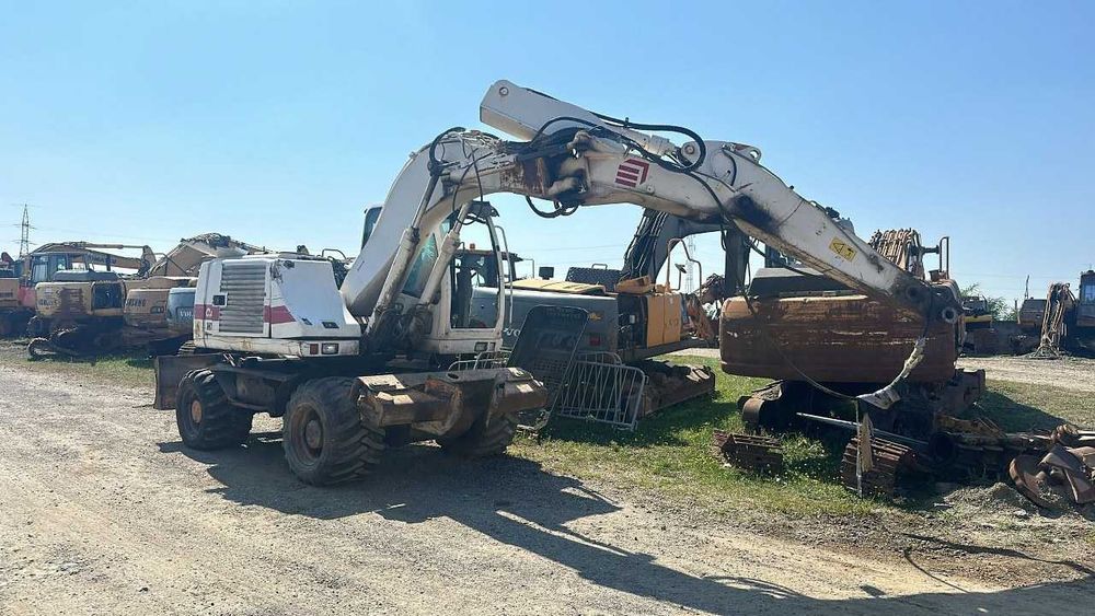 Dezmembrez excavator pe roti Case WX145 - piese de schimb Case