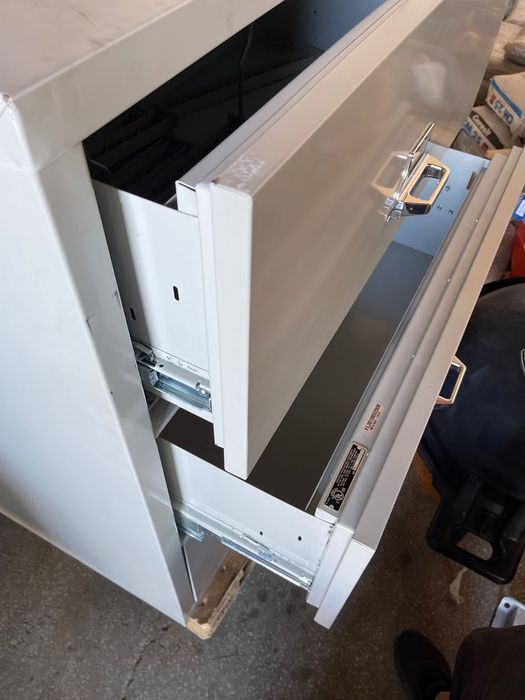 Метален шкаф огнеупорен