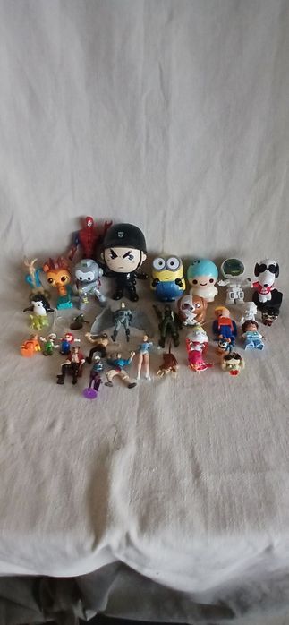 Lot figurine-100 lei