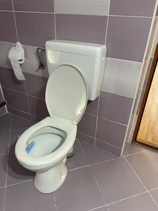 Vand cabina dus, chiuveta cu picior, bideu si vas de toaleta