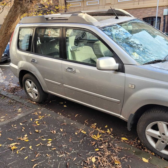 Nissan X Trail 4x4 2005 2.5 l benzina 147 000 km