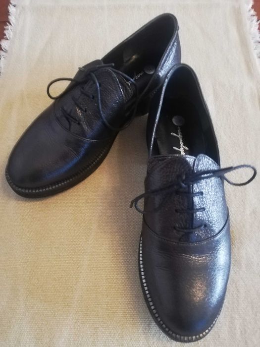 Нови обувки от естествена кожа цвят графит с ефект гланц