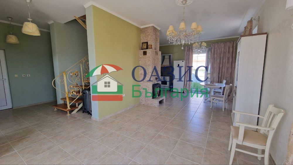 Къща с парцел и басейн, Чолакова Чешма, 212м.кв., цена 349000 евро