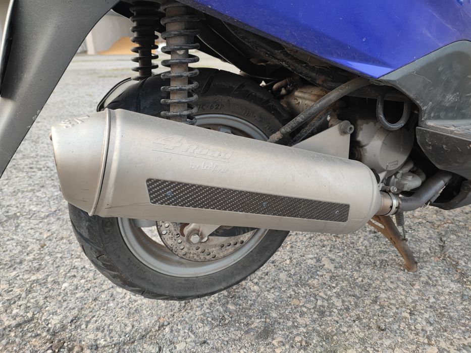 Suzuki Burgman 125 LeoVince