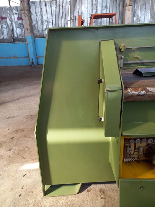 шивачка за фурнир 1300мм. .