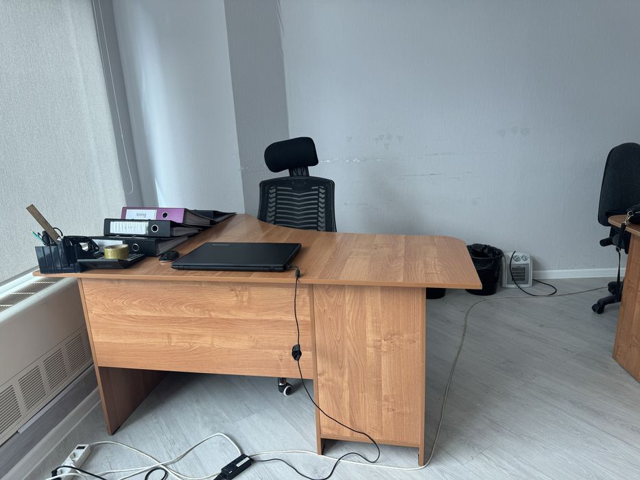 Продам офисные столы с полками