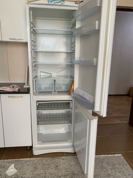 Холодильник Indesit