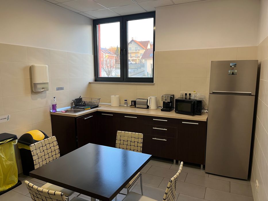 Birou cu 2 camere 50 mp Romcom Business Center Oradea Doja 49A