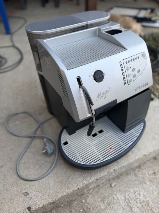 Toaster-grill , aparat de cafea , aragaz cu 3 ochiuri