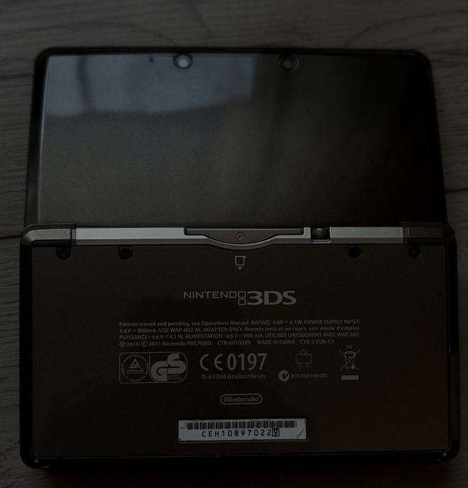 Nintendo 3ds fara urme de uzura