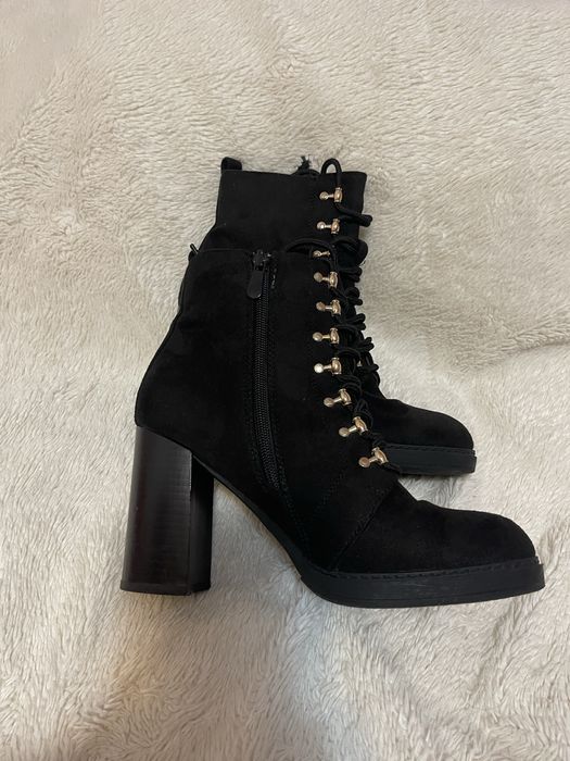 Ghete negre cu toc
