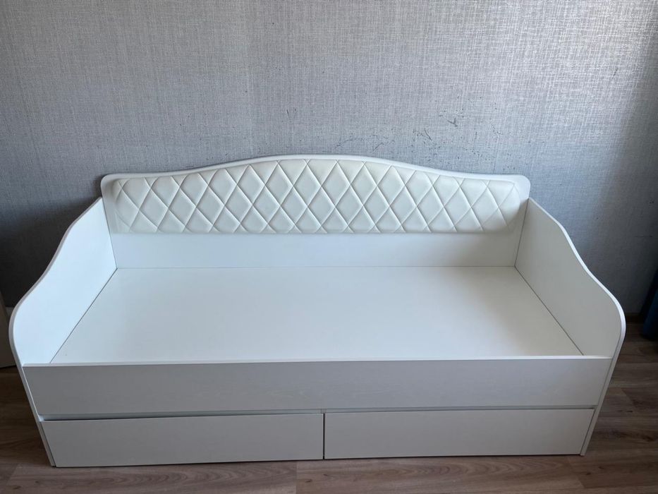 Кровать с матрасом