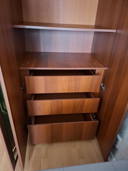 Продам отличный шкаф