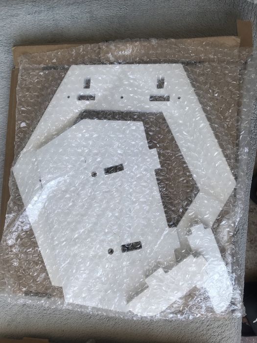 Vând etajere perete noi