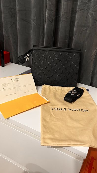 Louis vuittion clutch bag